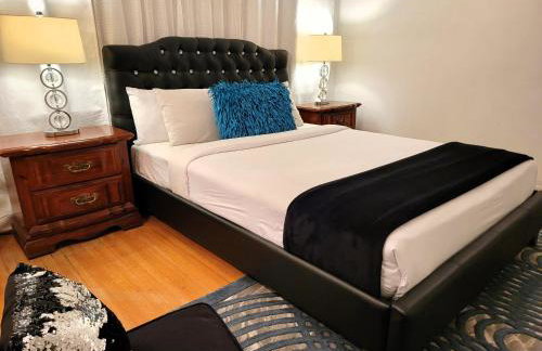 Spacious 5BR Private Home 5 minutes to Rodeo Drive with Hot Tub Spacious Backyard Parking - Foto 17