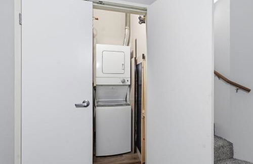 Luxury Downtown Cityview Suite Skywalk Access and Free Garage Parking - Foto 49