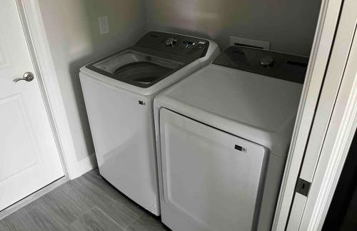 Newly built Villa Ballerina with heated pool and incredible view into beautiful Arrowheadcanal - Photo 37