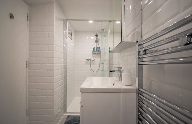 2 Bedroom Flats in Covent Garden - Photo 29