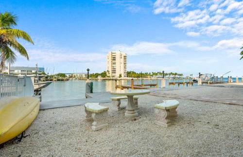 Sunset Harbor Waterfront Villa with Dock Cabana Club - Foto 15