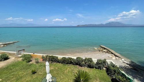 Stunning Beachfront Apartment Strátos - Foto 4, Garden view