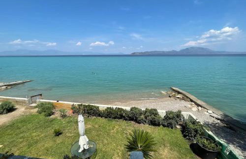 Stunning Beachfront Apartment Strátos - Foto 4