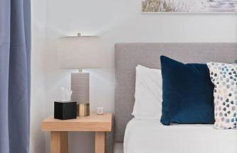 Pool - Free Parking - 2BD 1 Block from the Water - Foto 16