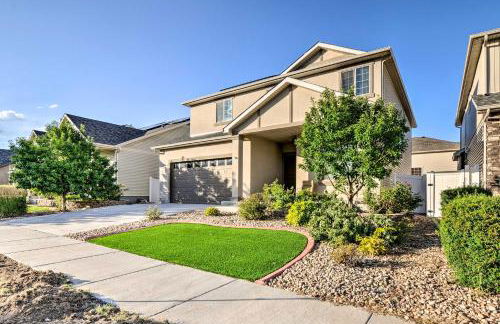 6 Mi to DIA Spacious Home with Backyard in Denver! - Foto 1