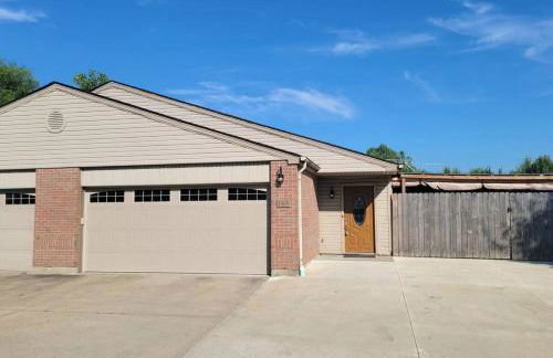 160 Overbrook 3 bedroom home with privately fenced yard and hot tub - Foto 8