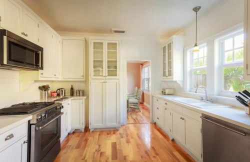 Casa Paradiso - A Sun Drenched Escape with Poolside Cabana Charm - Foto 8