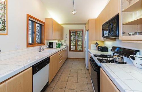 SnowCreek #936 Shared Pool & Hot Tub - Photo 7