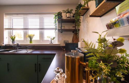 Cosy 4 Bedroom Town House with Mountain views, Private garden and ease of access into Abergavenny - Foto 21