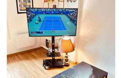 T2 Tout confort TV 55' avec canal séries netflix Disney Dazen Bein sport apple TV OCS paramount prime vidéo - Foto 8