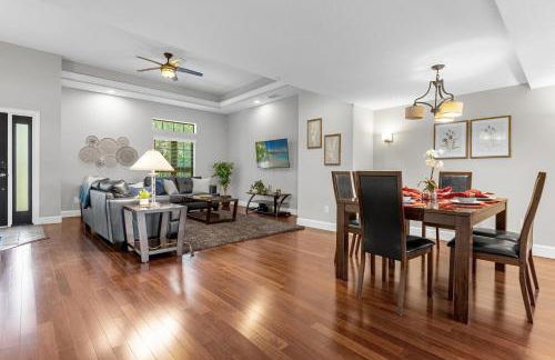 Vibrant 4BR Family Townhome 1 mile from Disney World and Disney Springs - Photo 15