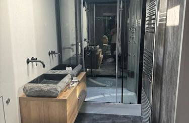 Stunning Central Villa by Golf Course & Beach - Foto 25