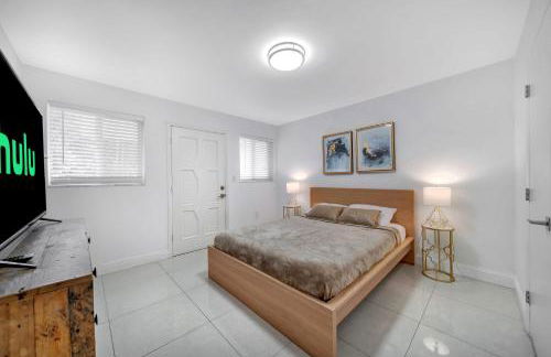 Two Neighboring Villas in The Heart of Miami - Foto 27