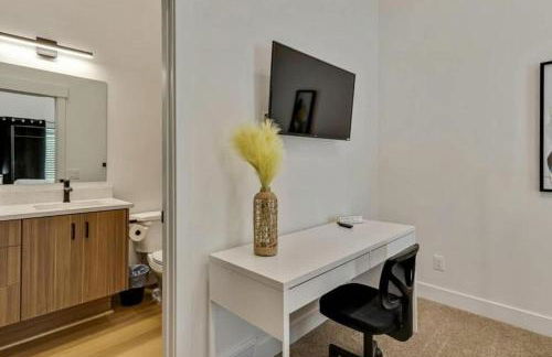 3 Min to DT - 2 Car Garage - Lux Townhome - King Bed - Foto 11