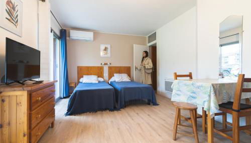 Les Mimosas - App 07 - Appartement Cosy Clim Balcon 1er étage - Photo 2