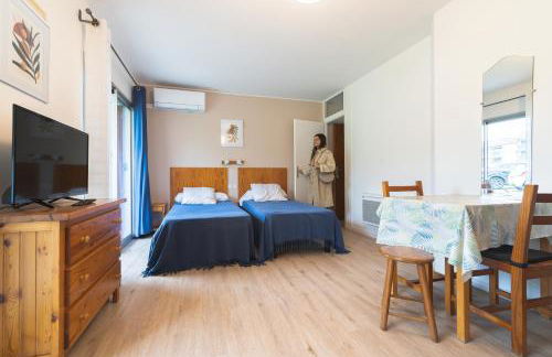 Les Mimosas - App 07 - Appartement Cosy Clim Balcon 1er étage - Photo 2