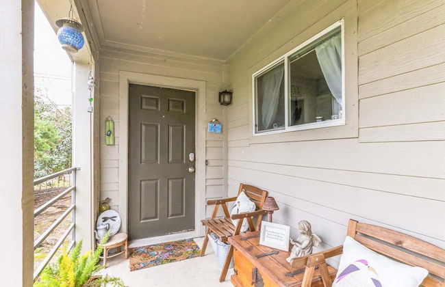 Cozy Retreat in Central East Austin - Photo 26