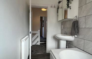 Modernised central Wigan townhouse sleeps up to 6 - Foto 26