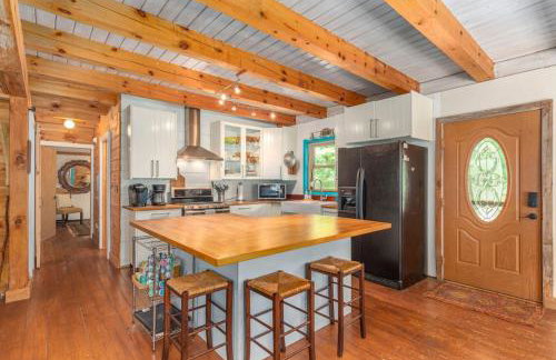 Secluded Cabin with Quality Furnishing and Hot Tub - Foto 4