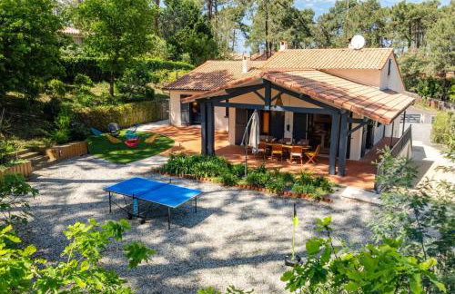 6BR Coastal Villa | Pool | Garden Serenity - Foto 3
