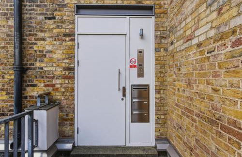 Stylish 2BR Retreat Steps from Kings Cross - Foto 22
