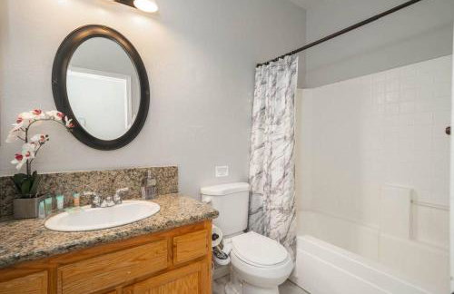 Central Bliss near parks & shops - Photo 13