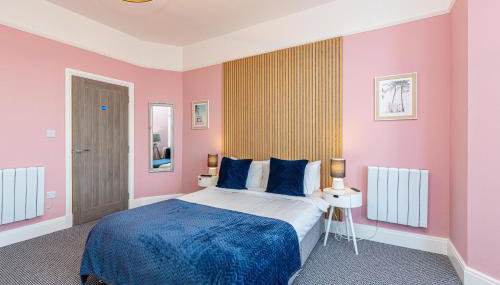 Beachfront Apartment 3 Bedrooms Sleeps 7 - Gateway to the Lake District - Newly Refurbished - Foto 2