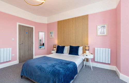 Beachfront Apartment 3 Bedrooms Sleeps 7 - Gateway to the Lake District - Newly Refurbished - Foto 2
