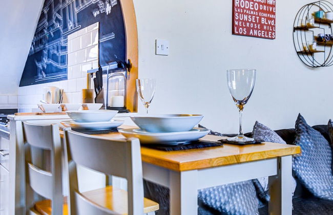 Entire Artistic Open-plan Top Floor Apartment - Foto 17