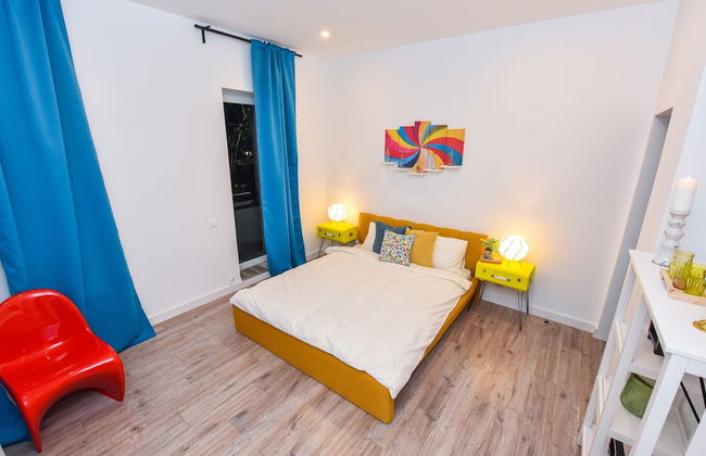 Parliament & River View Apartments - Photo 9