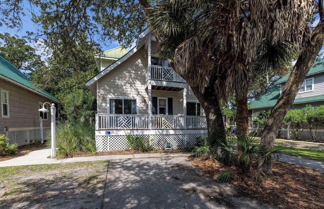 Spacious Two-story Home w/ Porch Views of Golf Course - Steps From Marina - Photo 39