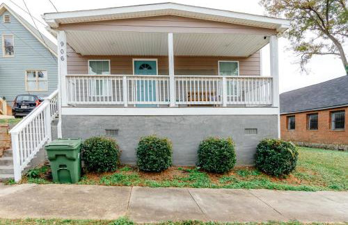 Renovated, Pet friendly, Yard, 2 Miles to Downtown - Photo 8