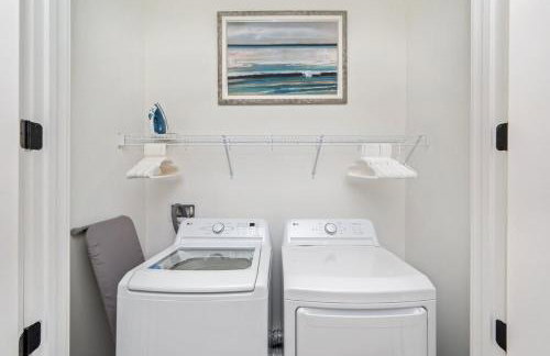 2 Blocks to the Beach! Pool & Golf Cart, Sleeps 21 - Foto 50