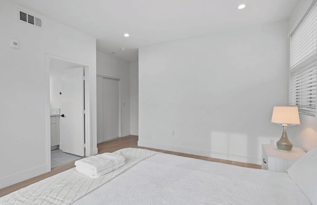 Not Affected by the Fire/modern Spacious Home With Parking & Fully Equipped Kitchen #3 - Foto 16