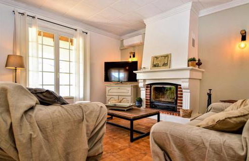 4 Bedroom Lovely Home In Bellegarde - Foto 2
