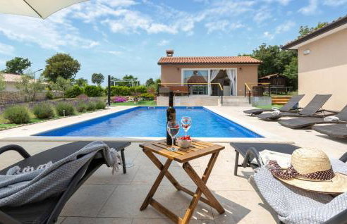 Beautiful Home In Kunj With Wifi - Photo 3