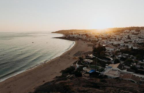 Vila Golfinho, with heated pool, rooftop lounge and ocean views - Foto 60