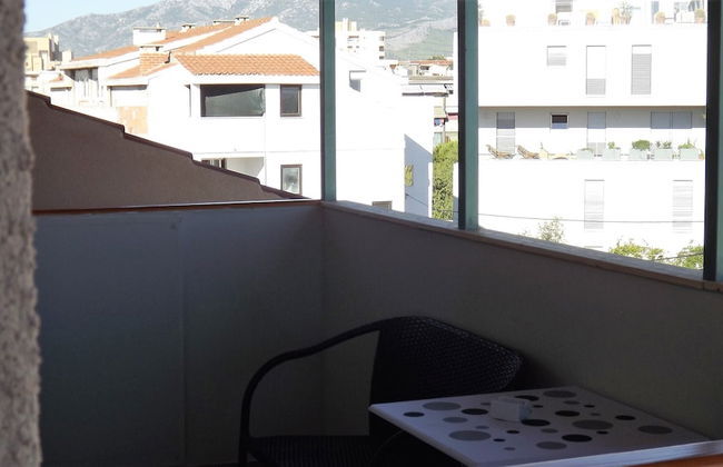 Cozy Apartment 16 With Double bed Sleeper Couch - Photo 21