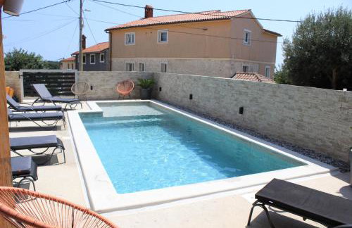 Apartments Mia with pool near Medulin - Photo 31