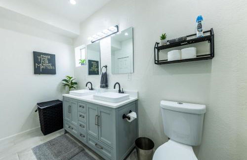 8 Beds Home with 4 Car Parking Space - Near DTLB - Foto 40