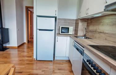 Chimenea y cocina moderna, encanto rústico con confort - Aüt 3 - Foto 17