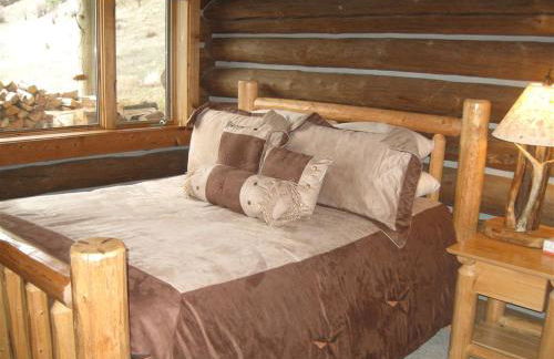 Montana Mountain Glamping: Charming Log Cabin with a Private Hot Tub in Darby - Foto 7