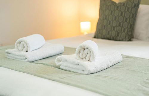 Stylish 2-Bed with Stunning View - Foto 32