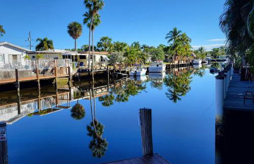 4 bd Near beach spacious solar heated pool waterfront home - Photo 1
