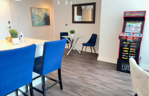 Skyline Retreat Penthouse, Top Floor, Year round Pool, City View! - Foto 27