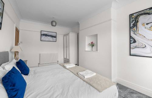 Substantial 5 bedroom townhouse with disabled access apartment, private off road parking space with EV point from 15th April 26, jaccuzi bath, Netflix and Wifi, near Argyle, boutique shops eateries and pubs - Foto 34
