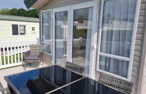 Modern two bedroom caravan with sofabed Sleeps 6 - Foto 25