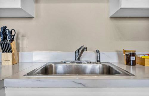 Colorful 2Bed Apt Heart of Downtown Lake Views - Foto 17