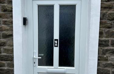 The Regent's Retreat - Modern 4-Bedroom Home - Photo 9