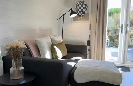 Apex Studio Pod & Jacuzzi Bath - Photo 2